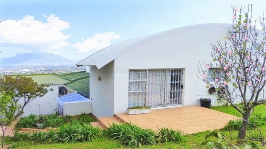 5 Bedroom Property for Sale in Plattekloof Western Cape